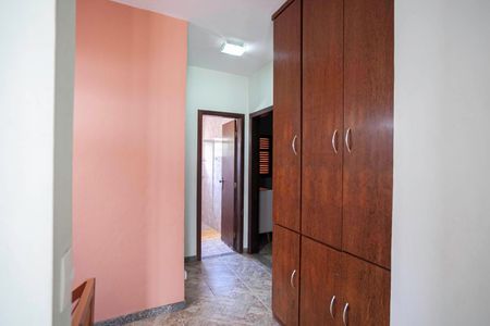 Casa à venda com 380m², 4 quartos e 4 vagasCorredor