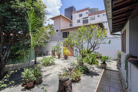 Casa à venda com 380m², 4 quartos e 4 vagasQuintal