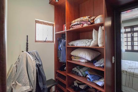 Casa à venda com 380m², 4 quartos e 4 vagasCloset da suíte