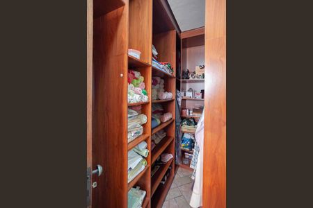 Casa à venda com 380m², 4 quartos e 4 vagasCloset da suíte