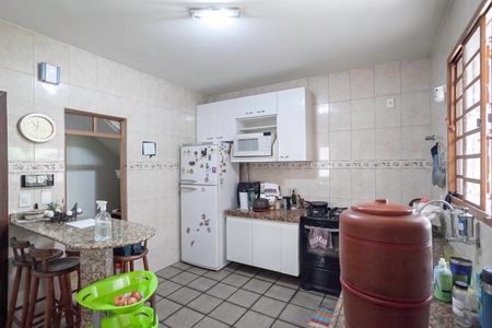 Casa à venda com 380m², 4 quartos e 4 vagasCozinha