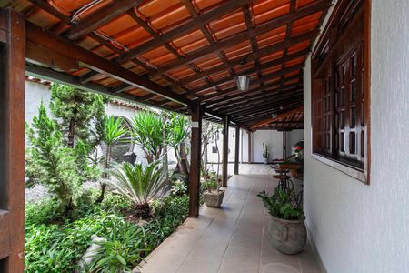 Casa à venda com 380m², 4 quartos e 4 vagasVaranda