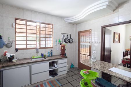 Casa à venda com 380m², 4 quartos e 4 vagasCozinha