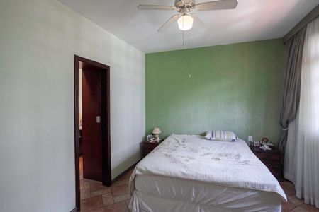 Casa à venda com 380m², 4 quartos e 4 vagasSuíte