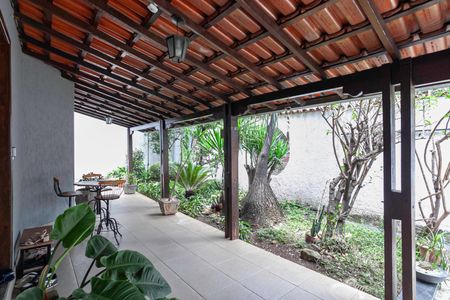 Casa à venda com 380m², 4 quartos e 4 vagasVaranda