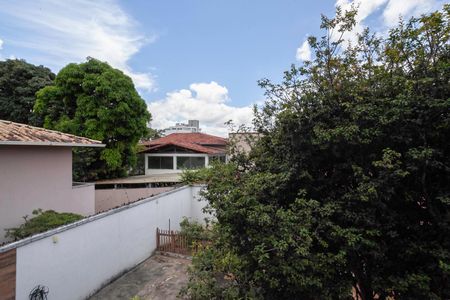 Casa à venda com 380m², 4 quartos e 4 vagasQuarto 2 - Vista