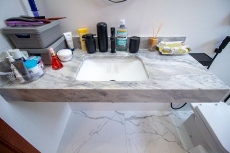 Casa de condomínio para alugar com 149m², 3 quartos e 2 vagasBanheiro da Suíte 