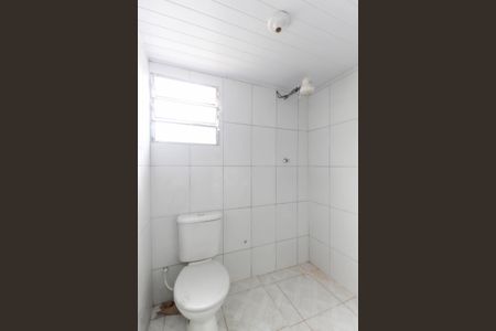 Banheiro de casa para alugar com 2 quartos, 42m² em Vila Campanela, São Paulo