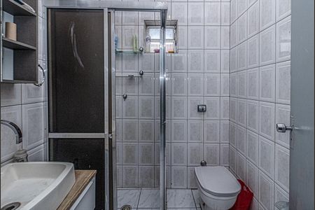 banheiro social_1 de casa para alugar com 2 quartos, 105m² em Vila Moinho Velho, São Paulo