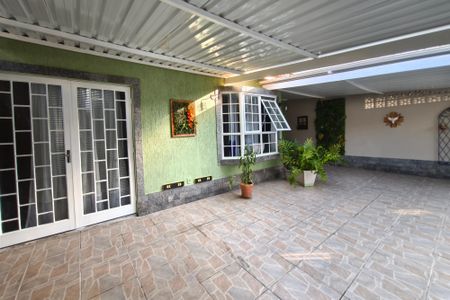 Casa à venda com 160m², 4 quartos e 3 vagasQuintal - Garagem