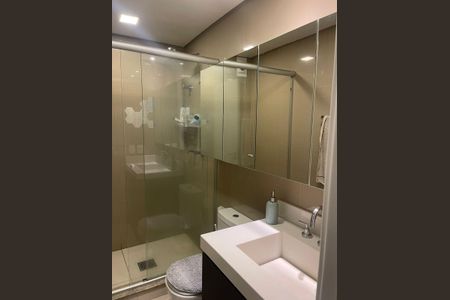 Banheiro  de apartamento à venda com 1 quarto, 49m² em Petrópolis, Porto Alegre