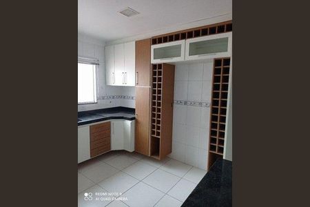 Casa à venda com 3 quartos, 215m² em Vila Palmeiras, São Paulo