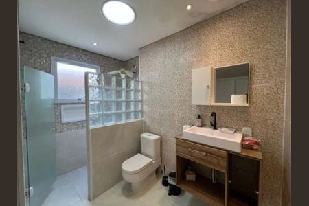 Casa à venda com 400m², 2 quartos e 4 vagasBanheiro