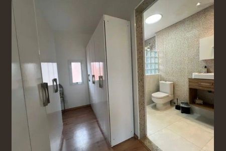 Casa à venda com 400m², 2 quartos e 4 vagasBanheiro