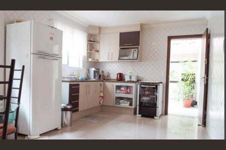 Casa à venda com 4 quartos, 206m² em Parque Sao Domingos, São Paulo