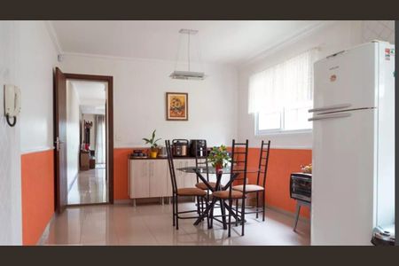 Casa à venda com 4 quartos, 206m² em Parque Sao Domingos, São Paulo