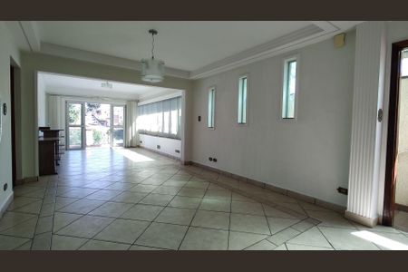 Casa à venda com 4 quartos, 256m² em Parque Sao Domingos, São Paulo