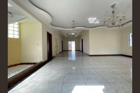 Casa à venda com 4 quartos, 420m² em São Domingos, São Paulo