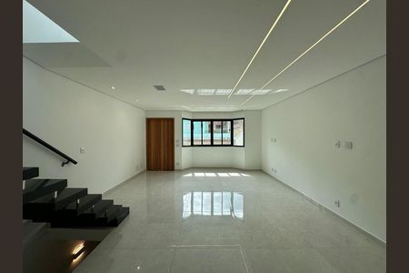 Casa à venda com 3 quartos, 256m² em Imirim, São Paulo