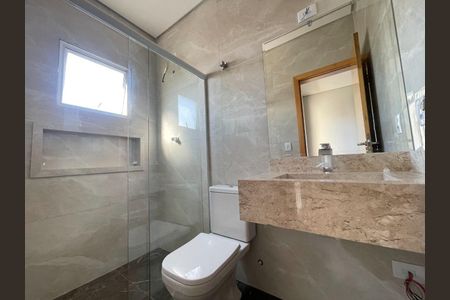 Casa à venda com 3 quartos, 135m² em Jardim Santo Elias, São Paulo