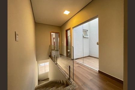 Casa à venda com 3 quartos, 135m² em Jardim Santo Elias, São Paulo