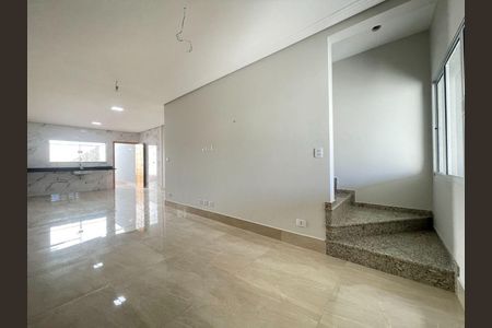 Casa à venda com 3 quartos, 135m² em Jardim Santo Elias, São Paulo