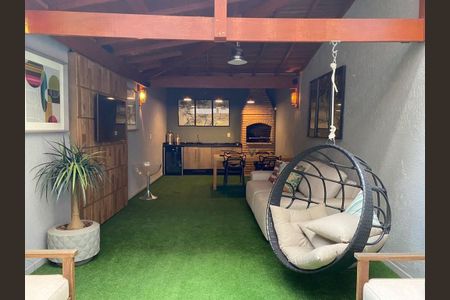 Casa à venda com 3 quartos, 168m² em Parque Maria Domitila, São Paulo
