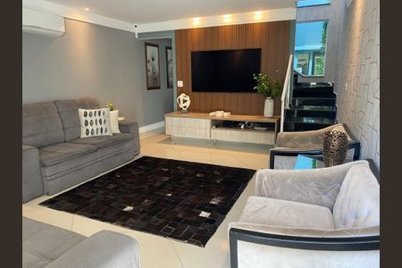 Casa à venda com 3 quartos, 168m² em Parque Maria Domitila, São Paulo