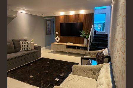 Casa à venda com 3 quartos, 168m² em Parque Maria Domitila, São Paulo
