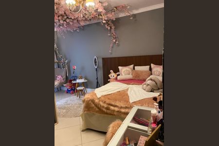 Casa à venda com 3 quartos, 168m² em Parque Maria Domitila, São Paulo