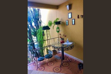 Casa à venda com 2 quartos, 220m² em Vila Anastácio, São Paulo