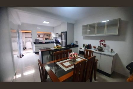 Casa à venda com 3 quartos, 125m² em Parque Sao Domingos, São Paulo