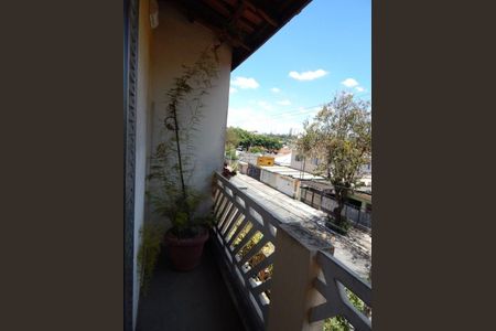 Casa à venda com 3 quartos, 268m² em Parque Maria Domitila, São Paulo