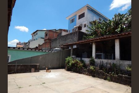 Casa à venda com 3 quartos, 268m² em Parque Maria Domitila, São Paulo
