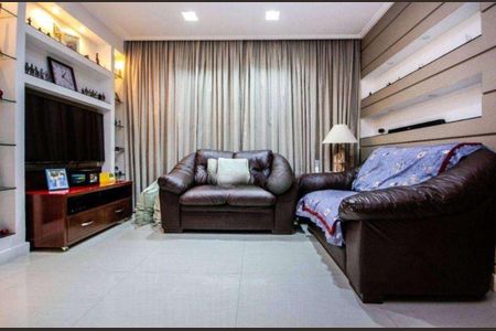 Casa à venda com 4 quartos, 300m² em Parque Maria Domitila, São Paulo