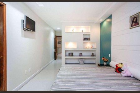 Casa à venda com 4 quartos, 300m² em Parque Maria Domitila, São Paulo