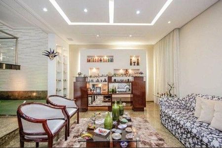 Casa à venda com 4 quartos, 300m² em Parque Maria Domitila, São Paulo