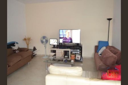 Casa à venda com 5 quartos, 220m² em Vila Miriam, São Paulo