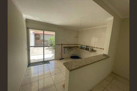 Casa à venda com 3 quartos, 180m² em Jardim Santo Elias, São Paulo