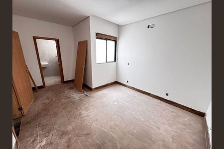 Casa à venda com 3 quartos, 200m² em Parque Sao Domingos, São Paulo