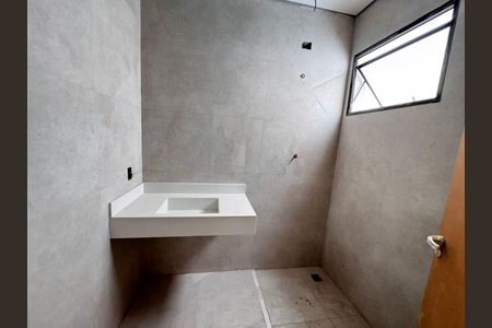 Casa à venda com 3 quartos, 200m² em Parque Sao Domingos, São Paulo