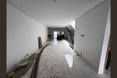 Casa à venda com 3 quartos, 200m² em Parque Sao Domingos, São Paulo