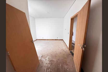 Casa à venda com 3 quartos, 200m² em Parque Sao Domingos, São Paulo