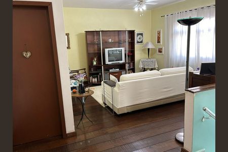 Casa à venda com 5 quartos, 350m² em Vila Carbone, São Paulo