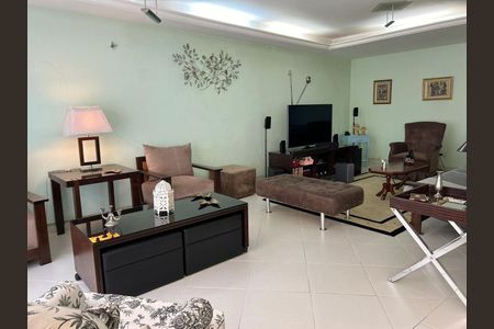 Casa à venda com 5 quartos, 350m² em Vila Carbone, São Paulo