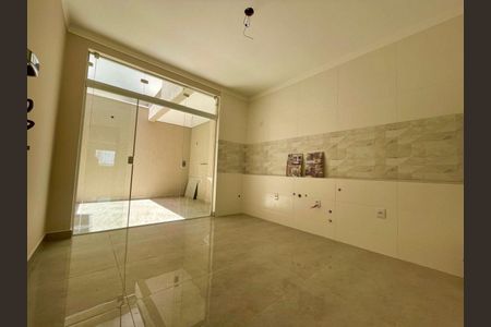 Casa à venda com 2 quartos, 120m² em Vila Carolina, São Paulo