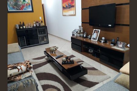 Casa à venda com 3 quartos, 132m² em Jardim Santo Elias, São Paulo