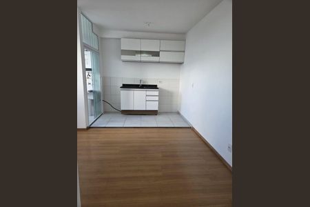 Cozinha de apartamento para alugar com 2 quartos, 44m² em Parque Maria Helena, São Paulo