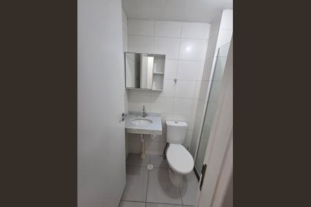 Banheiro de apartamento para alugar com 2 quartos, 44m² em Parque Maria Helena, São Paulo