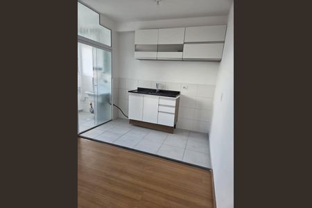 Cozinha de apartamento para alugar com 2 quartos, 44m² em Parque Maria Helena, São Paulo